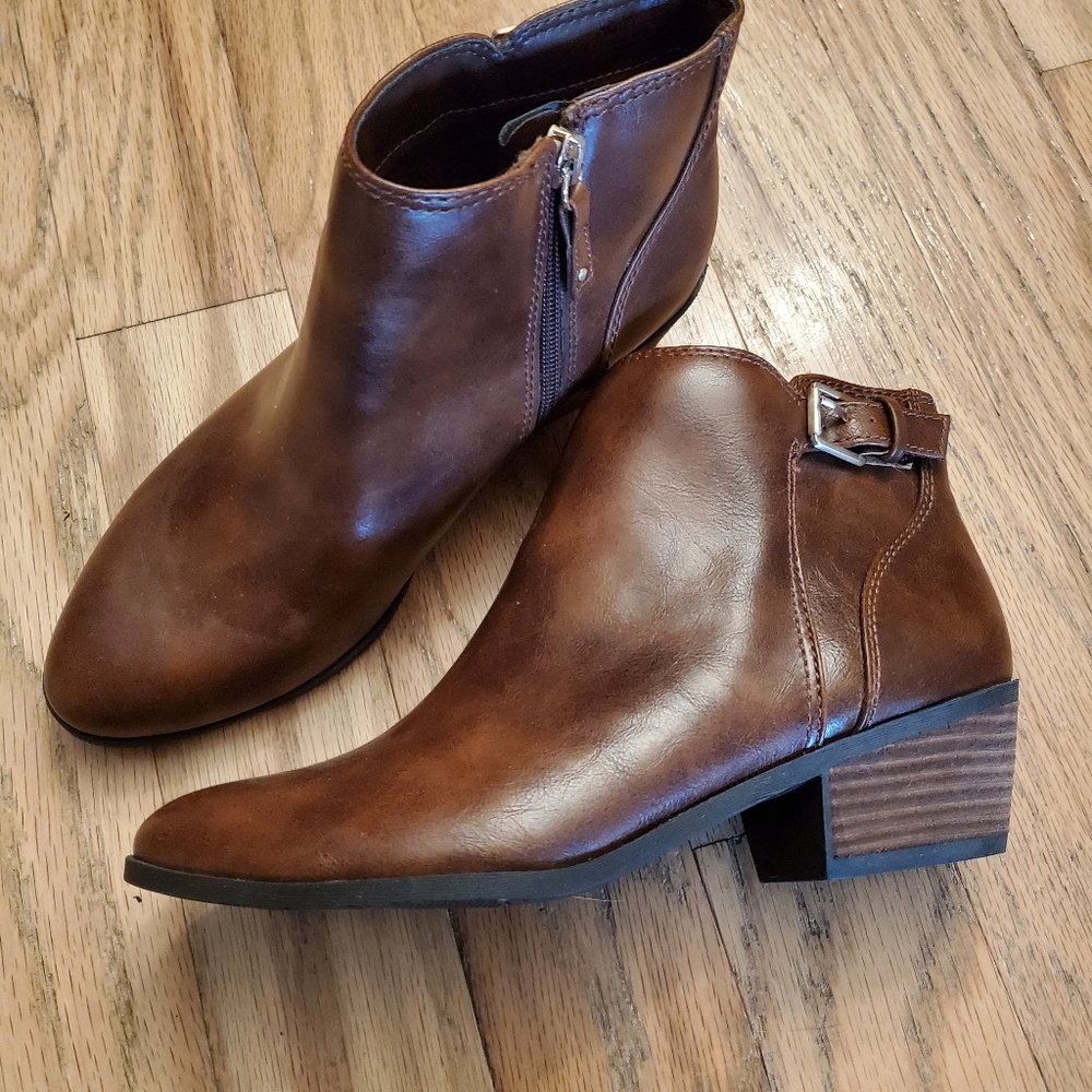 SOLD- Dr Scholl Ladies brown bootie